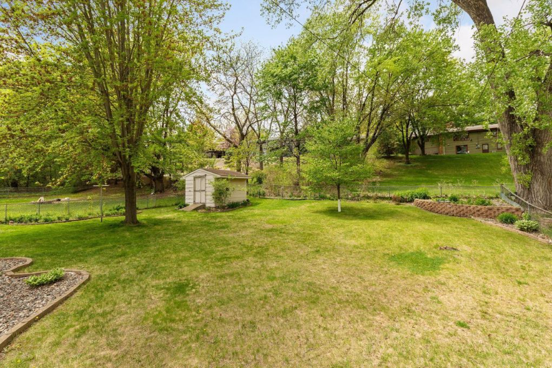 656 17th Ave Nw - Photo 3 of 41