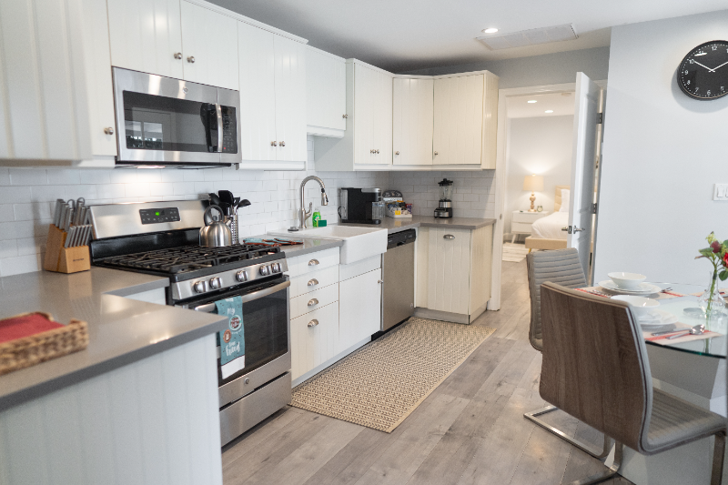 1058 Allen Ave - Photo 4 of 46