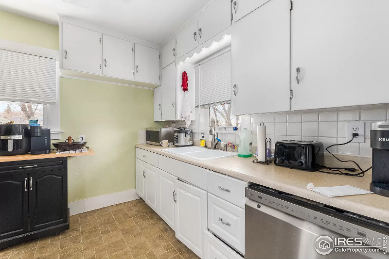 1735 6th Ave - Photo 3 of 10