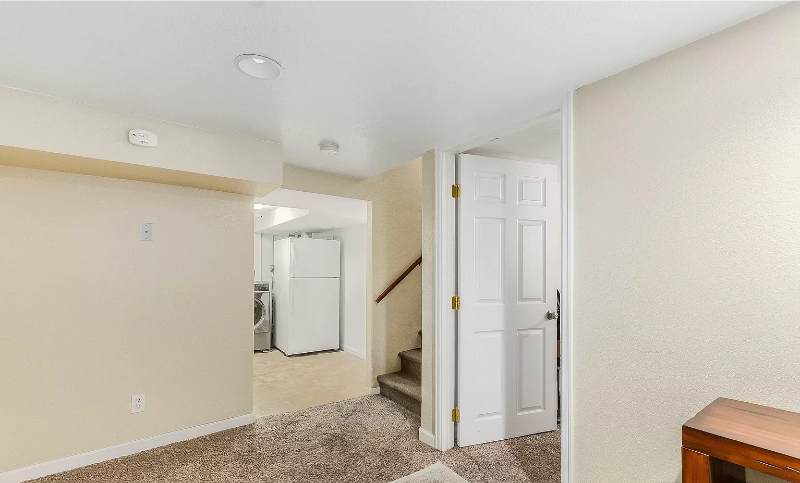 1735 6th Ave - Photo 4 of 10