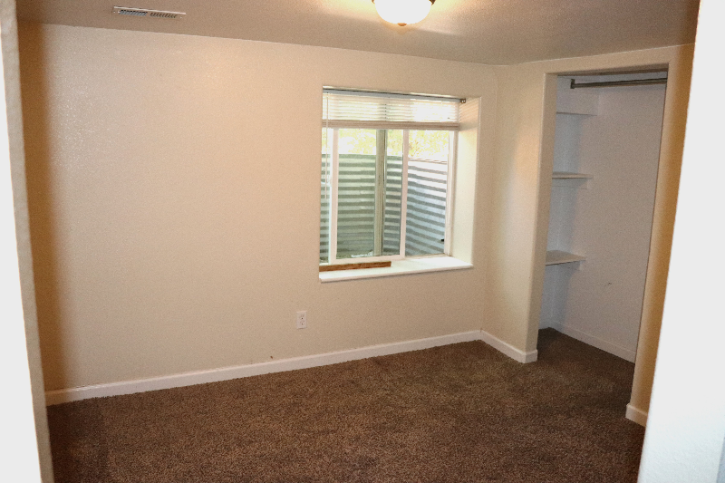 1735 6th Ave - Photo 5 of 10