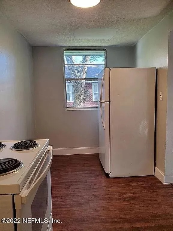 3359 Columbus Ave - Photo 4 of 7