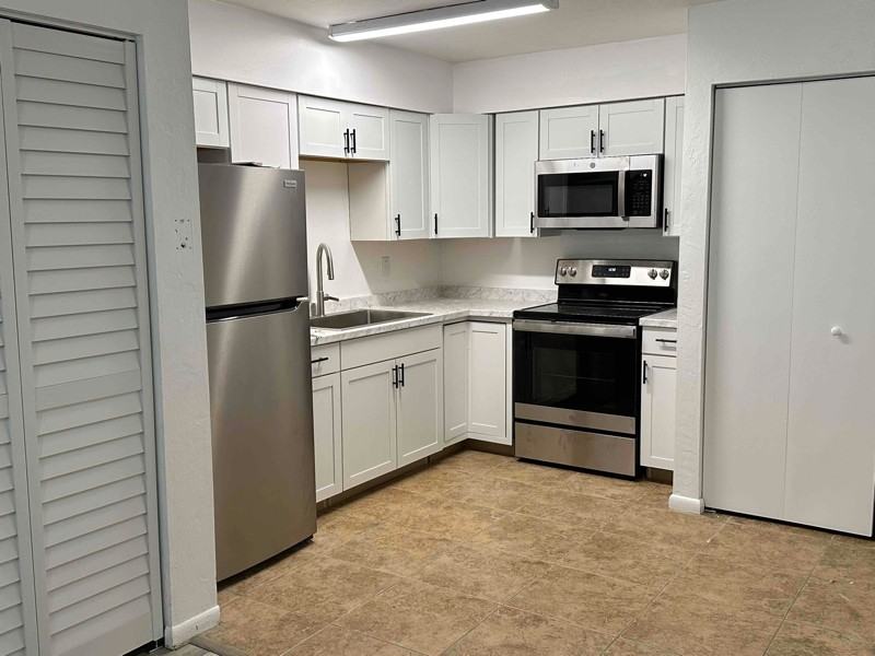 3950 Se 19th Ave #D - Photo 3 of 14