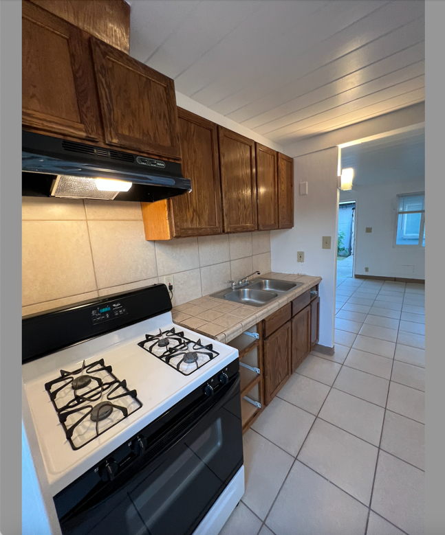 929 S Thorne Ave - Photo 3 of 27