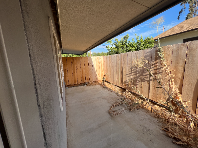 934 N Van Ness Ave - Photo 3 of 11