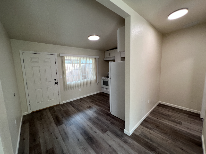 934 N Van Ness Ave - Photo 5 of 11