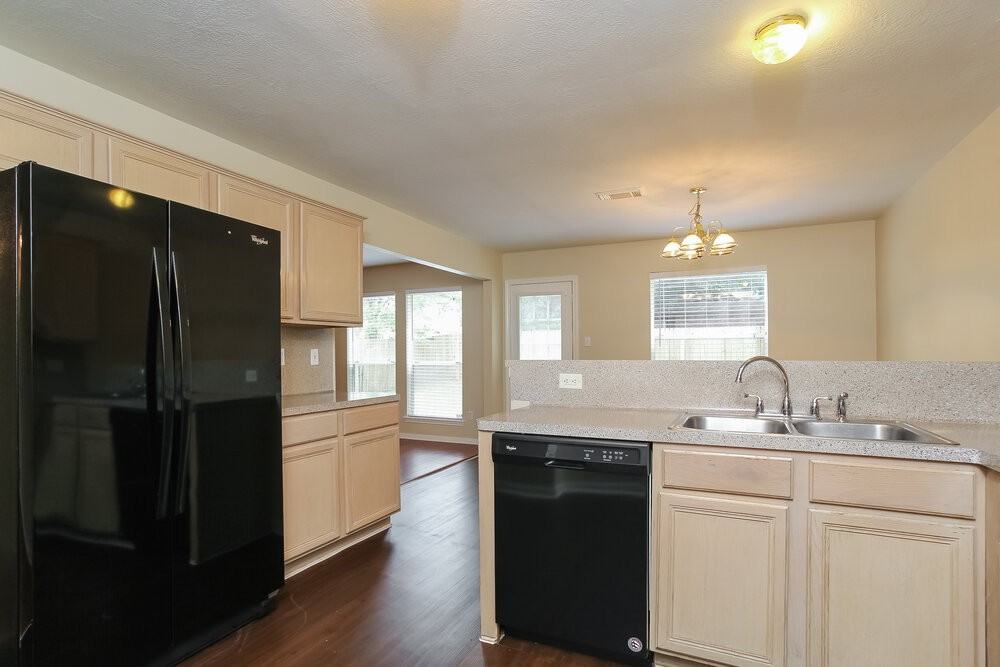 8002 Scarlet Tanager Dr - Photo 5 of 15