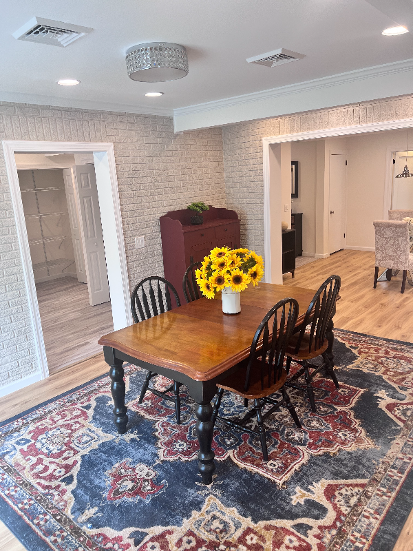 1303 Chipperfield Dr - Photo 4 of 22