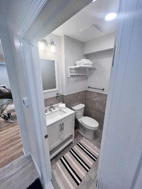 1303 Chipperfield Dr - Photo 5 of 22