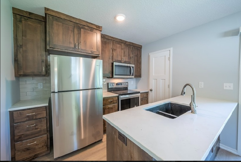 619 4th Ave Se - Photo 5 of 10