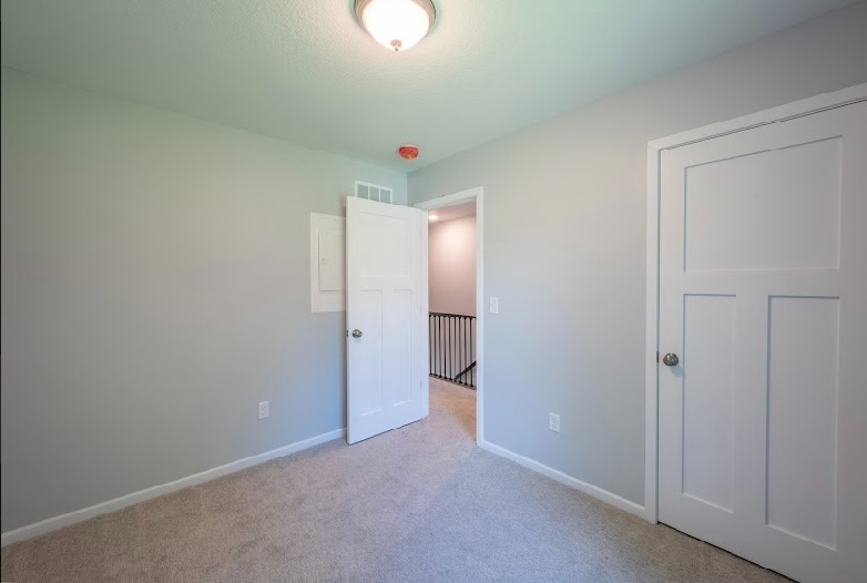 619 4th Ave Se - Photo 6 of 10