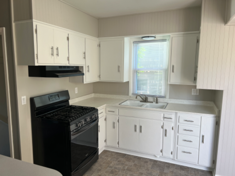 624 7th Ave Se - Photo 3 of 11