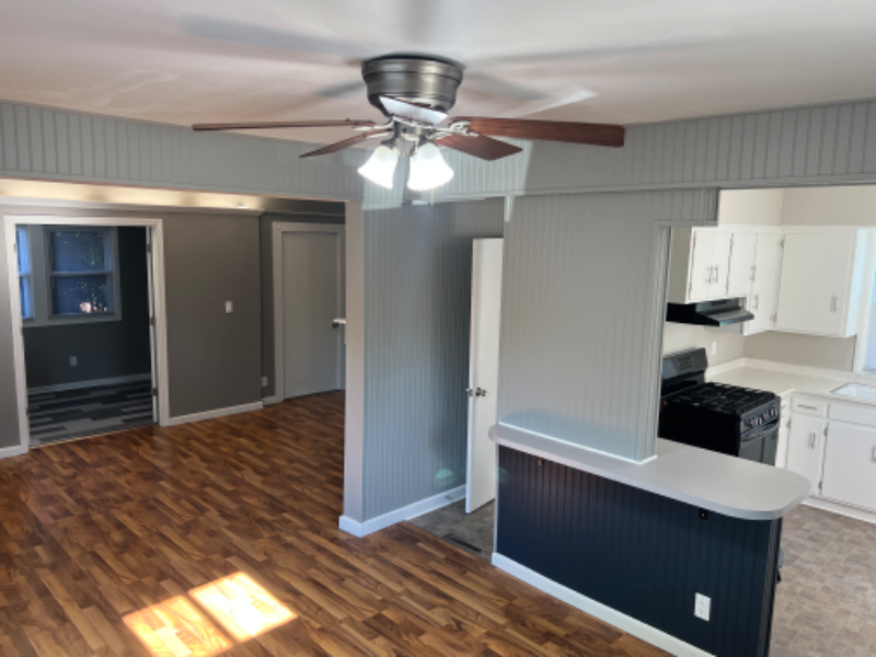 624 7th Ave Se - Photo 4 of 11