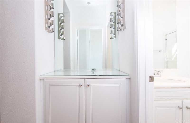 928 Lilac Ln - Photo 4 of 9