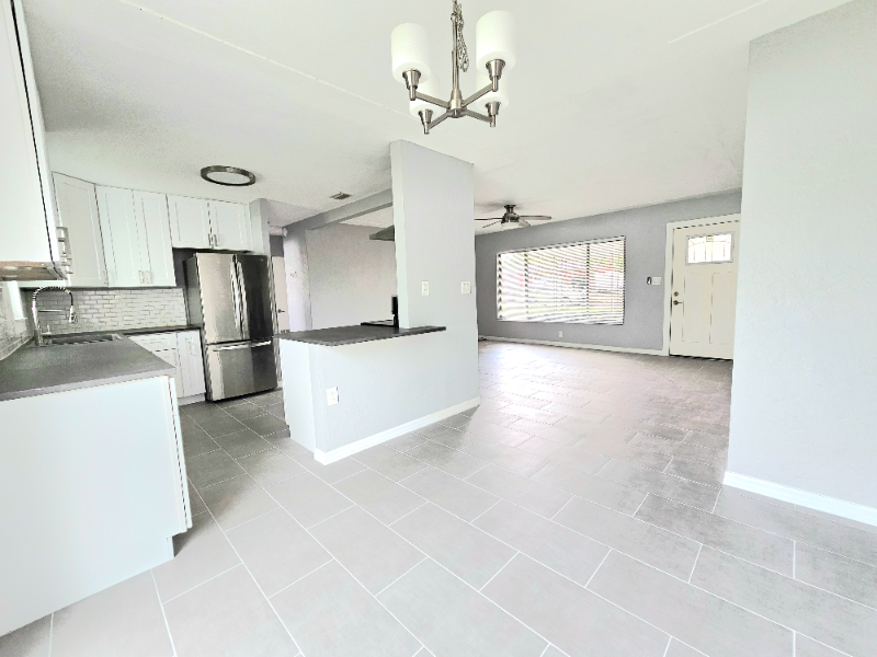 5301 17th St N - Photo 5 of 12