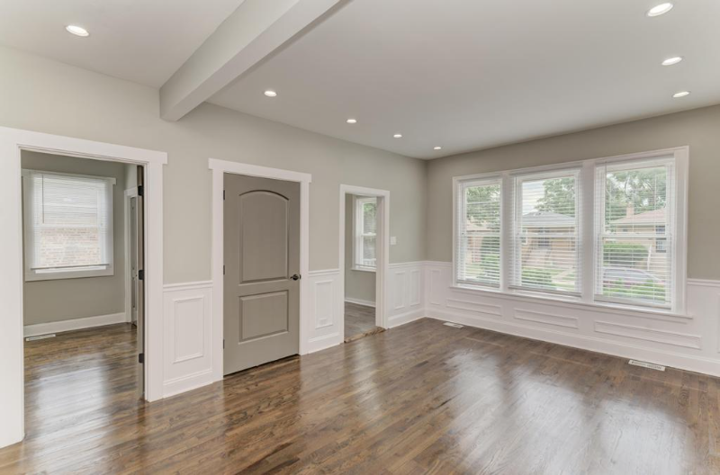 9319 S Clyde Ave - Photo 6 of 29