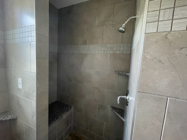 1004 W 7th St - Photo 7 of 19