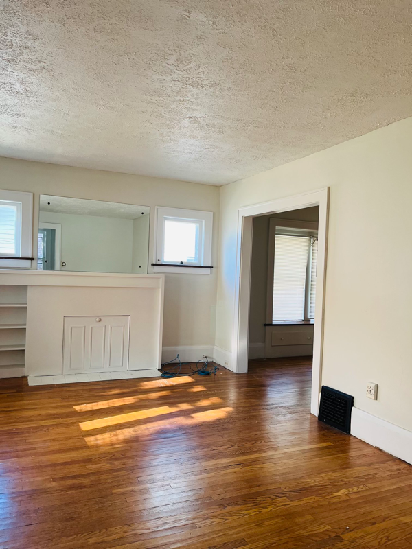 543 Otterbein Ave - Photo 2 of 19