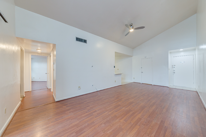 4004 Atrium Dr - Photo 4 of 20