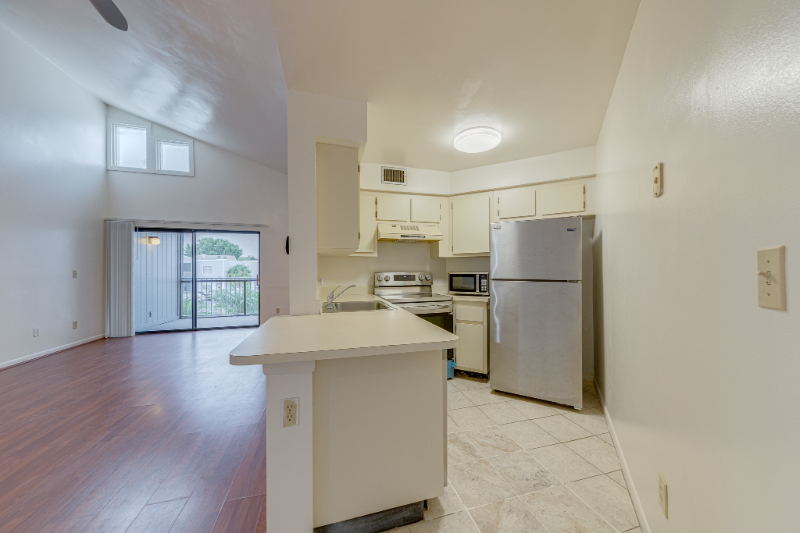 4004 Atrium Dr - Photo 5 of 20