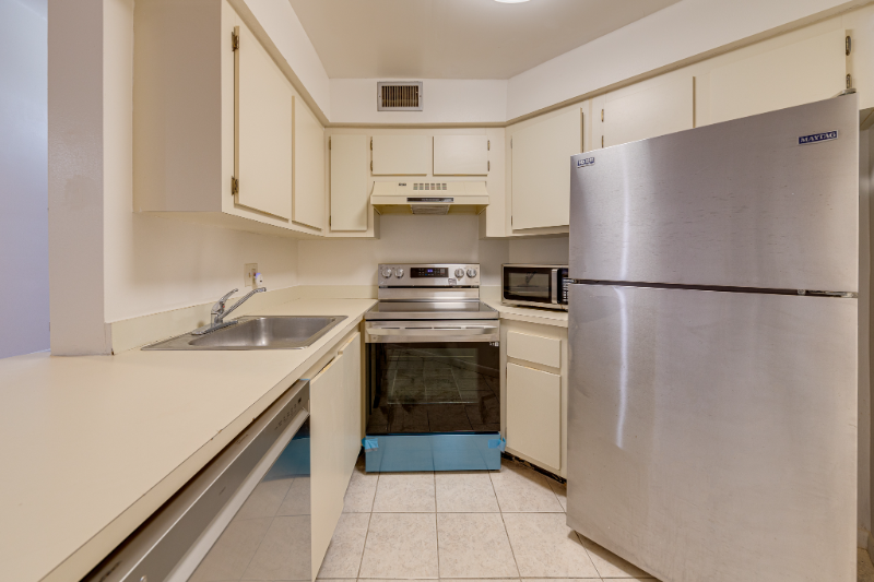 4004 Atrium Dr - Photo 6 of 20