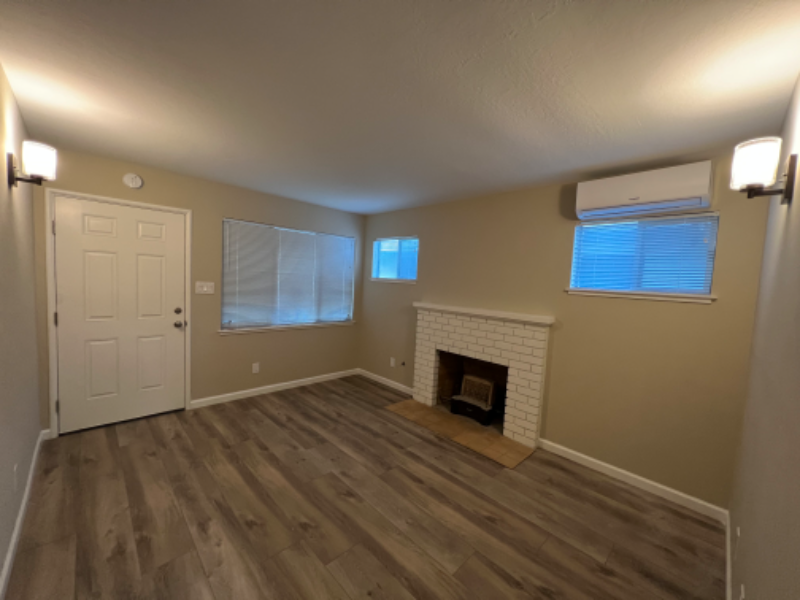 1373 Columbia St - Photo 3 of 12