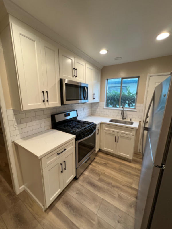 1373 Columbia St - Photo 4 of 12