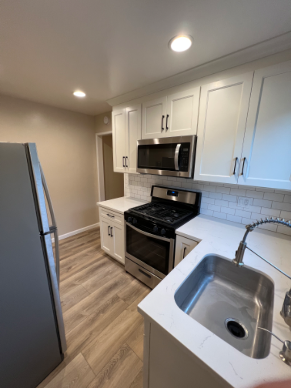 1373 Columbia St - Photo 5 of 12