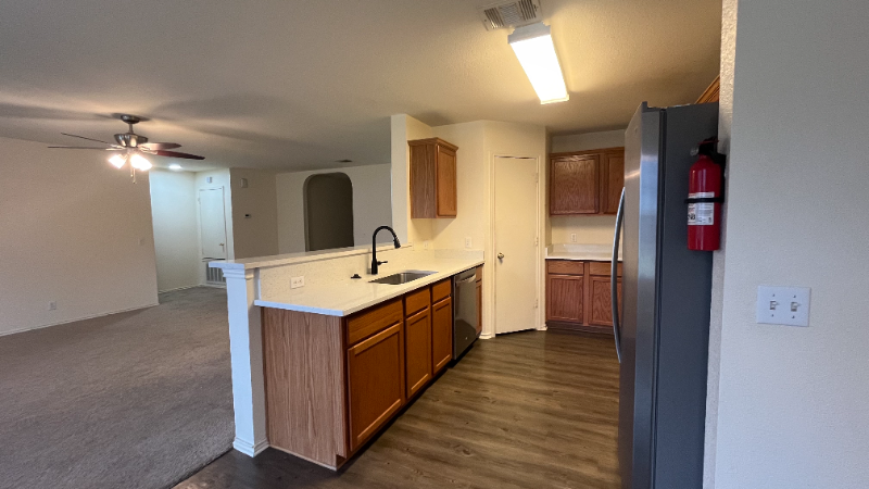 162 Challenger - Photo 7 of 29