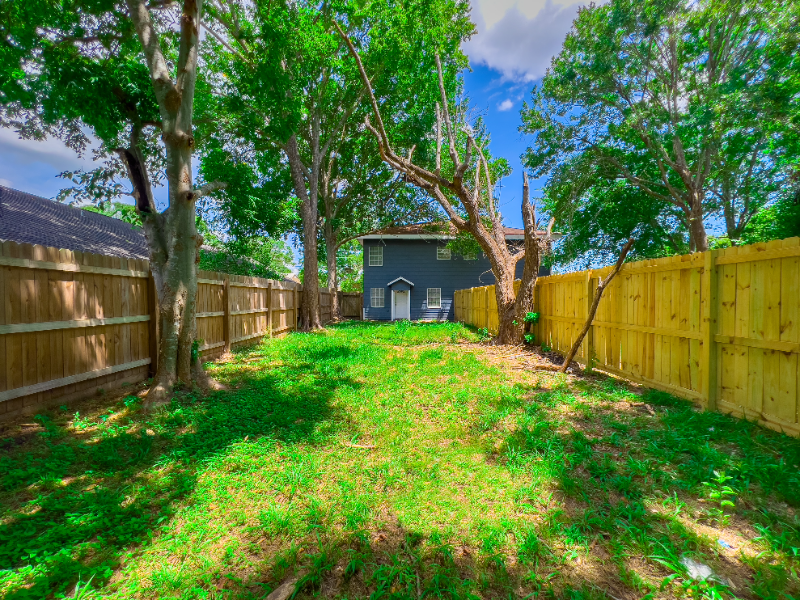 1207 Milam St - Photo 4 of 24