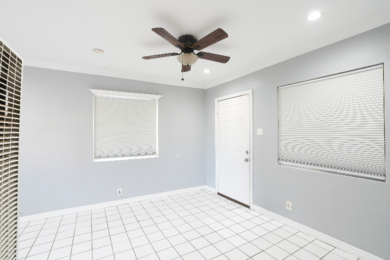 1408 W 55th St #1-2 - Photo 6 of 13