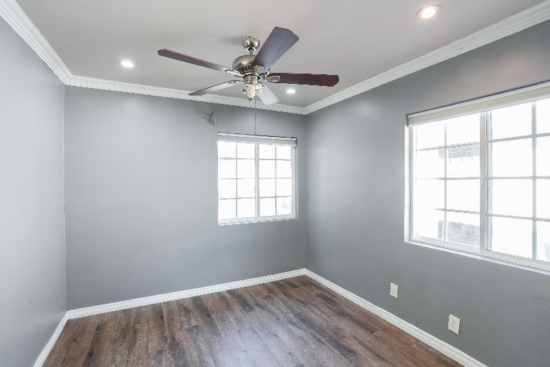 1408 W 55th St #1-2 - Photo 7 of 13