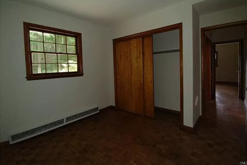 13 Waterbury St - Photo 5 of 21