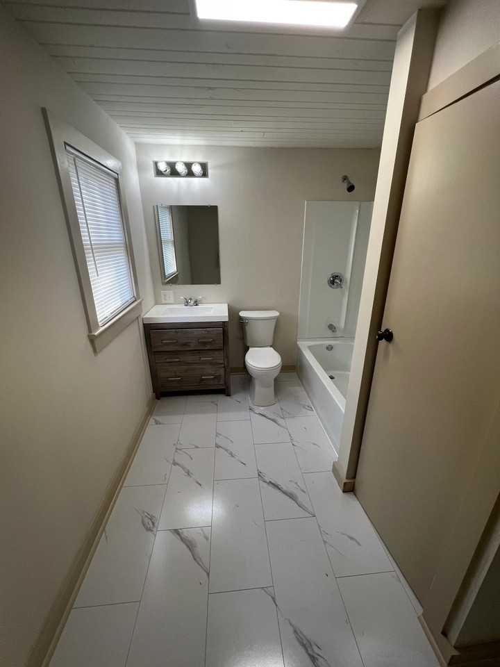 1885 Staples Rd - Photo 6 of 14