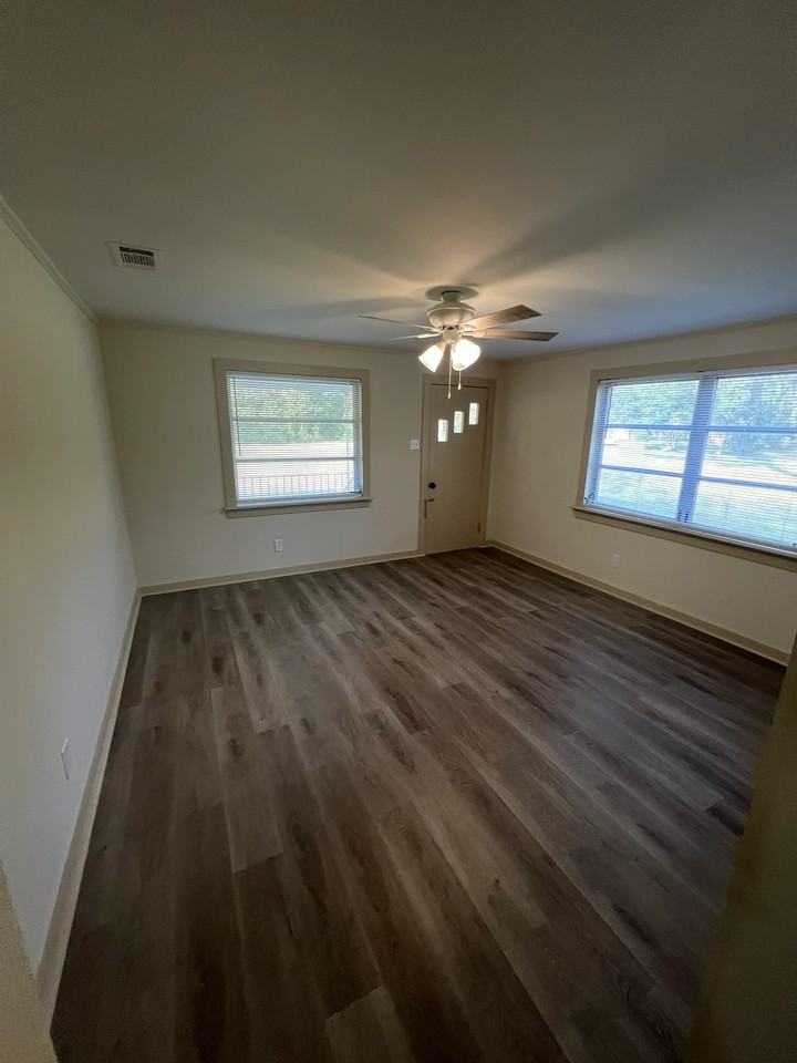 1885 Staples Rd - Photo 7 of 14