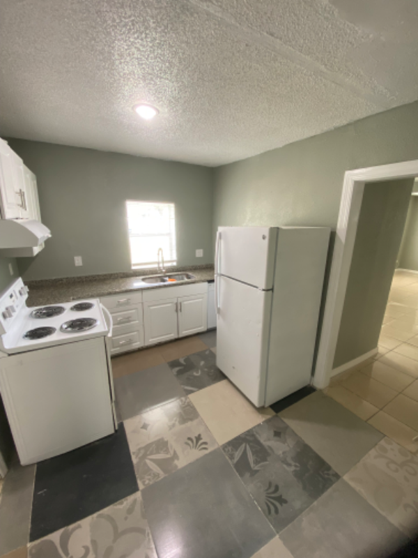 634 Dr J A Wiltshire Ave W - Photo 3 of 9