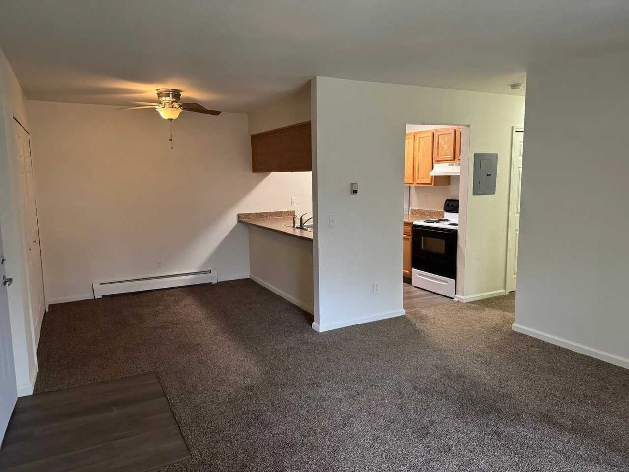 580 N Main St - Photo 3 of 8