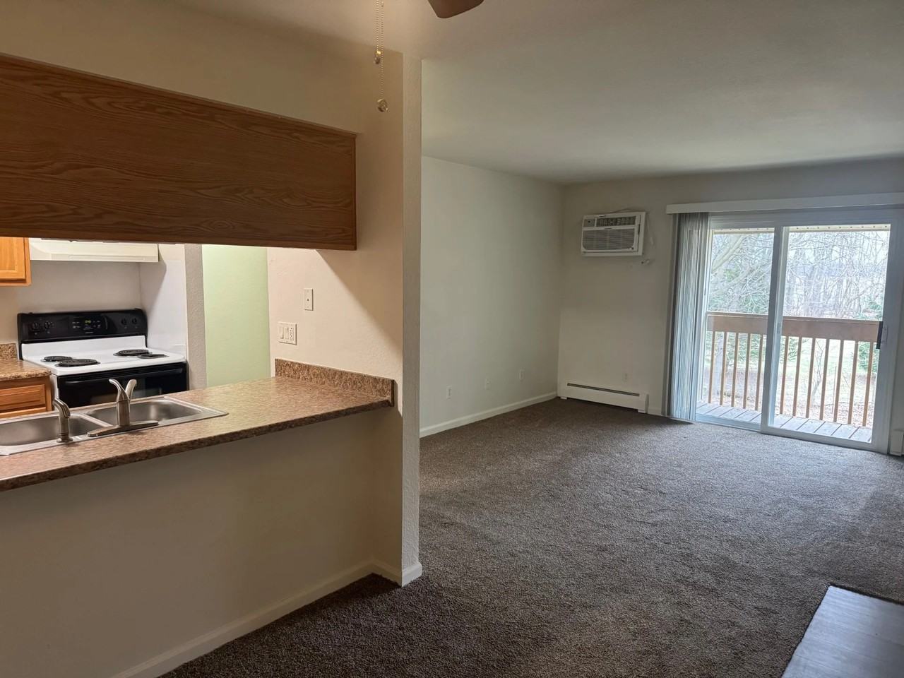 580 N Main St - Photo 4 of 8