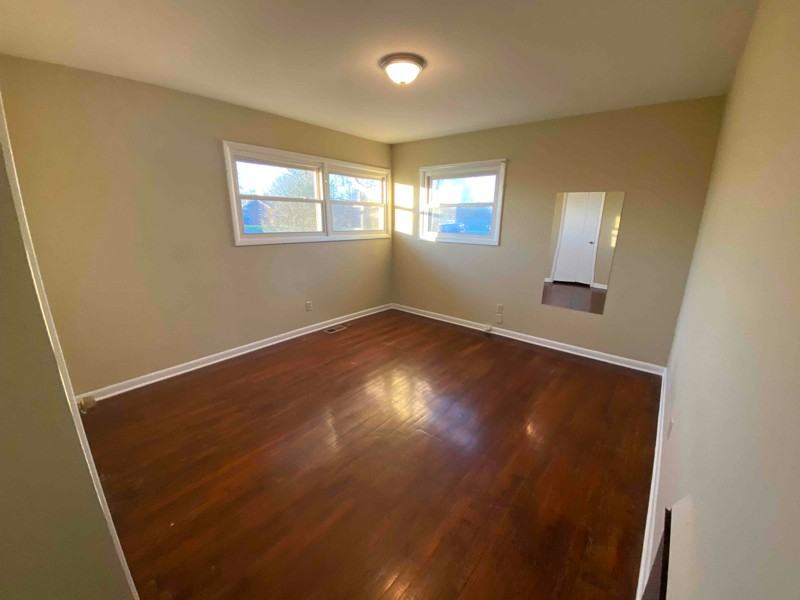 104 Stewart Dr - Photo 2 of 17