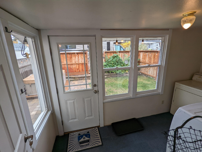 1033 12th Ave - Photo 4 of 18