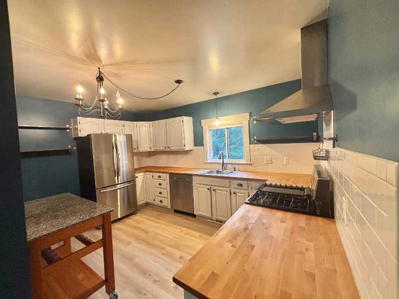 1473 Greenbrier Dr - Photo 2 of 20