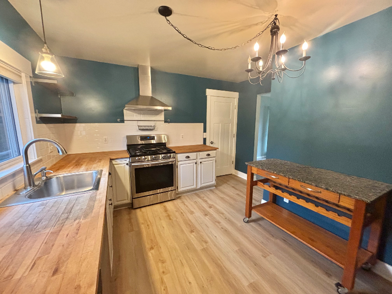 1473 Greenbrier Dr - Photo 3 of 20