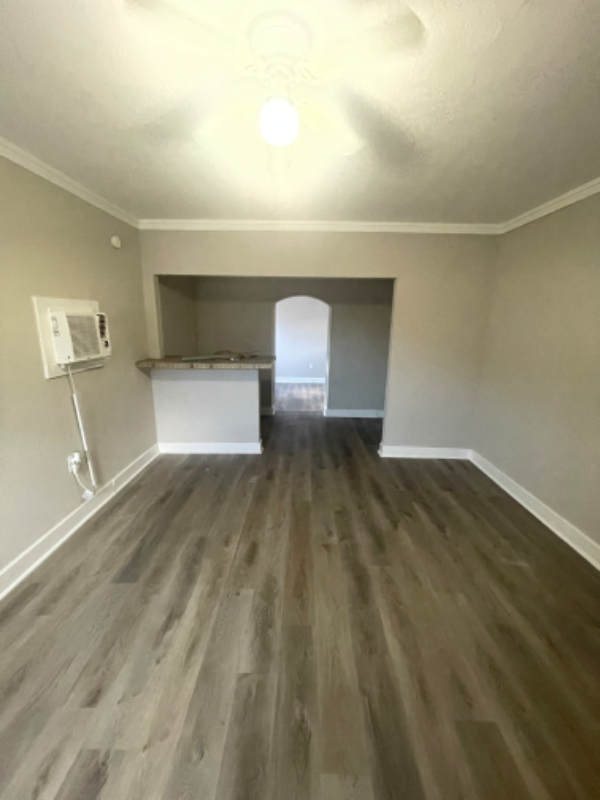 925 17th St S #B - Photo 4 of 11
