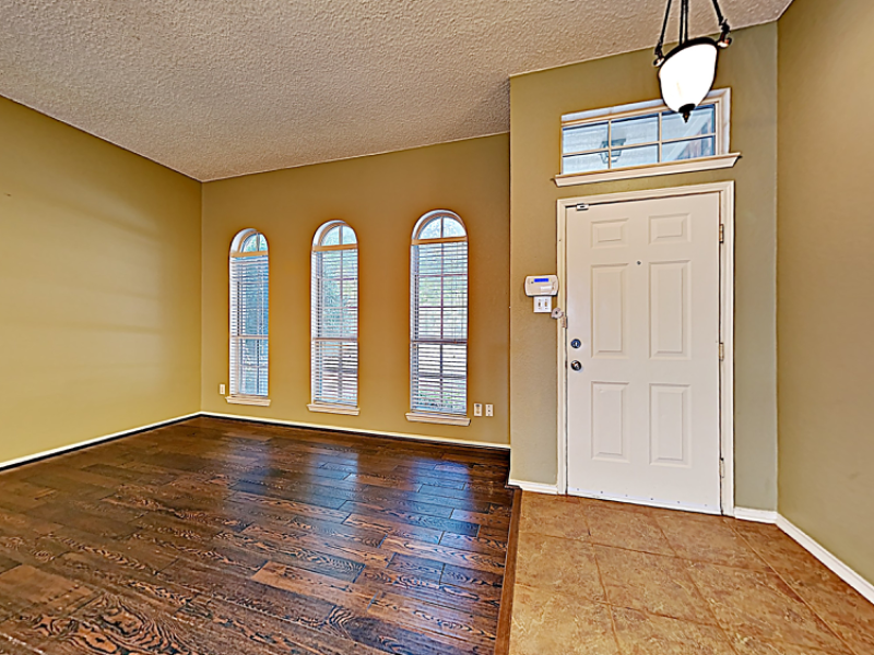 1219 Aylesbury Dr - Photo 2 of 16