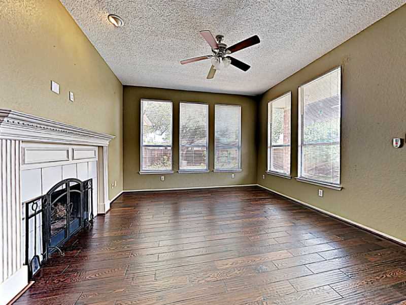 1219 Aylesbury Dr - Photo 5 of 16