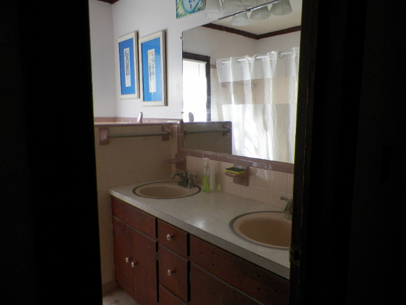 1002 Cherry Ln - Photo 2 of 11