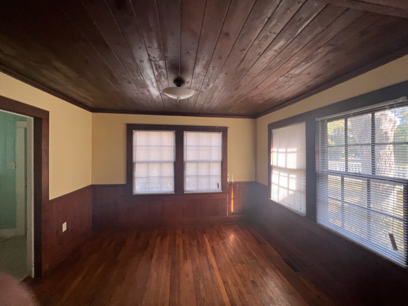 709 Collins St - Photo 5 of 34