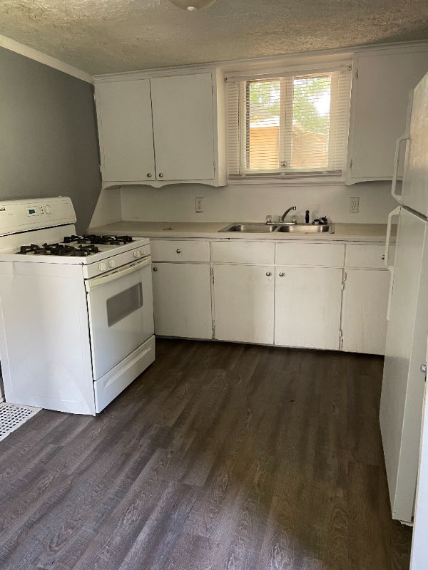 425 Damon St - Photo 2 of 5