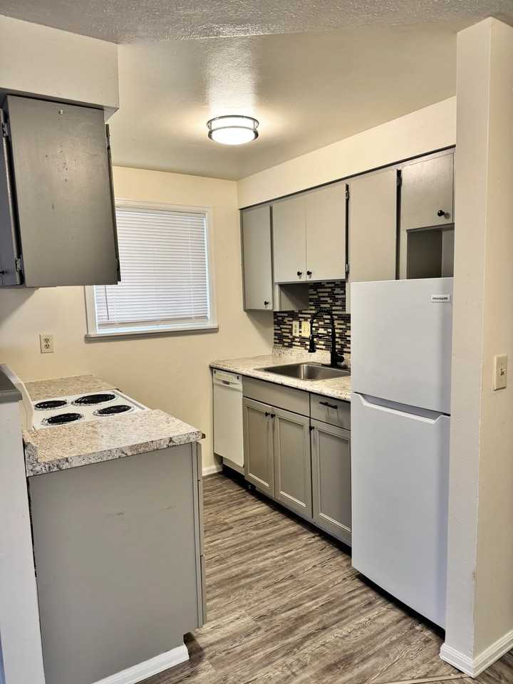 2134 E Cataldo Ave - Photo 2 of 12