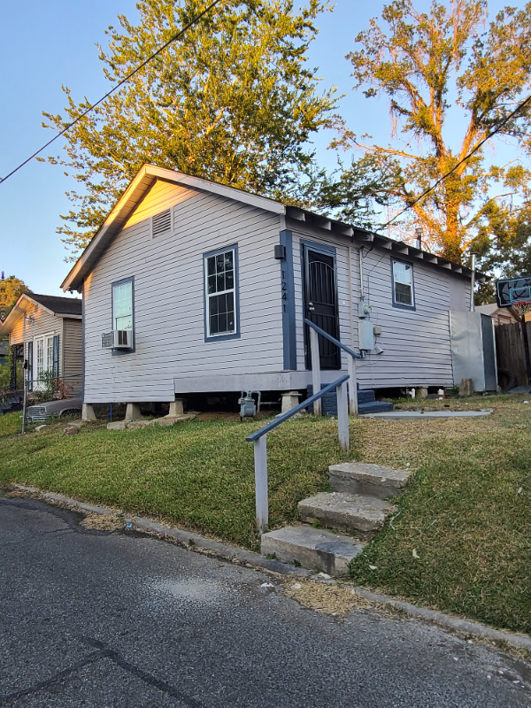 1241 S 18th St - Photo 2 of 12